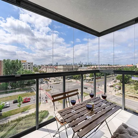 Family With Balcony In Апартаменти Варшава